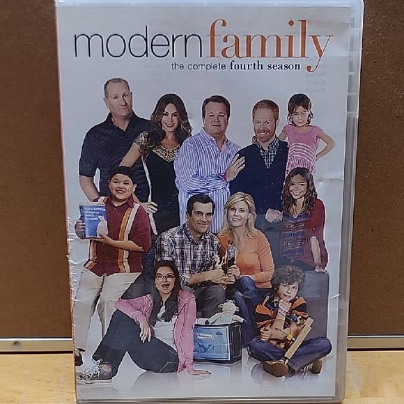 Modern Family Season 4 DVD - Picture 1 of 2